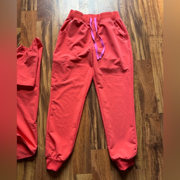 Figs Womens Scrub Set in Fireside - Picture 3 of 8